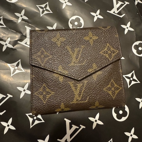 Louis Vuitton Elsie, trifold, wallet, Brown and Gold Monogram Wallet - Picture 2 of 8